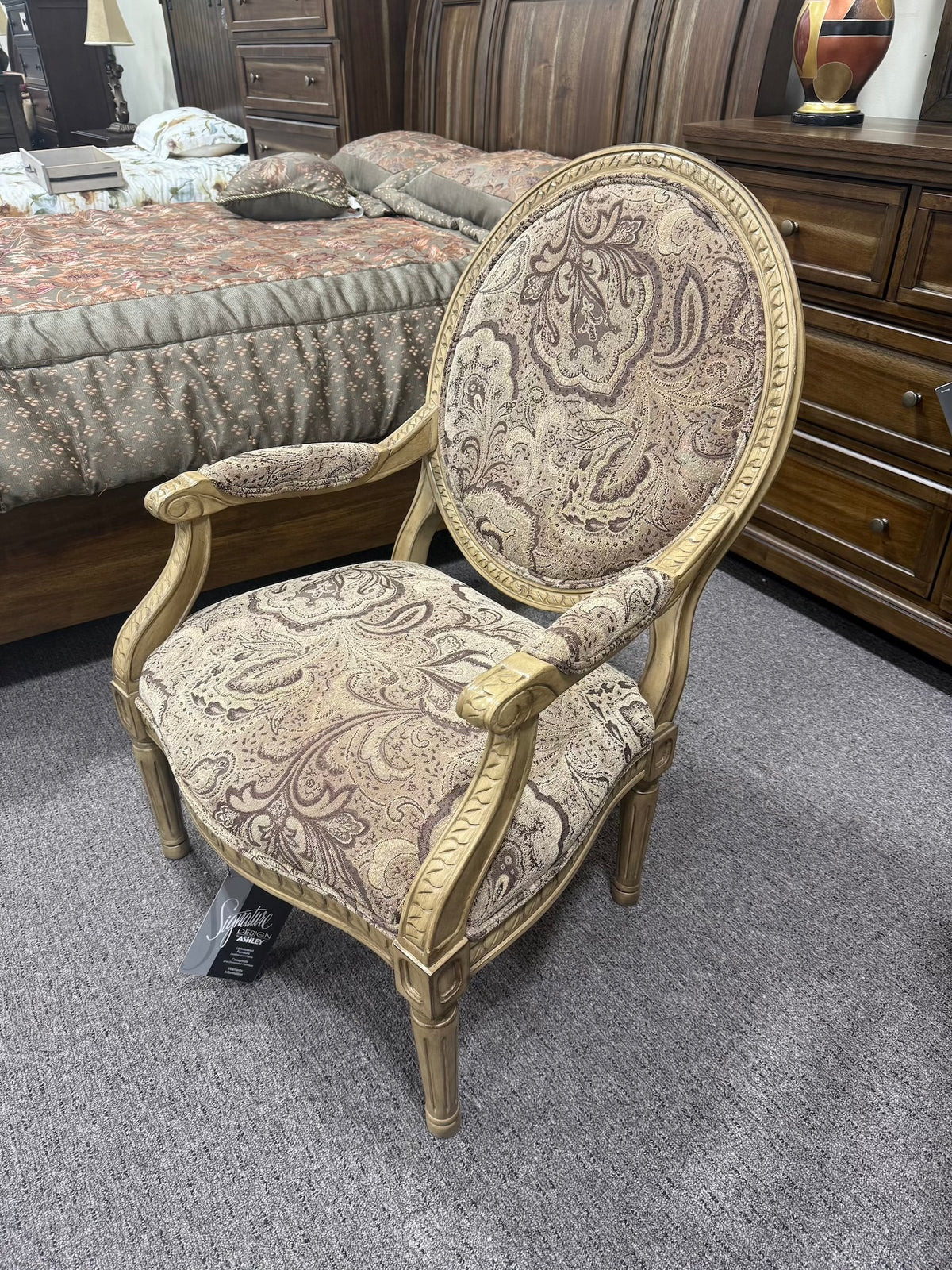 Ashley Cambridge Showood Accent Chair (Floor Model)